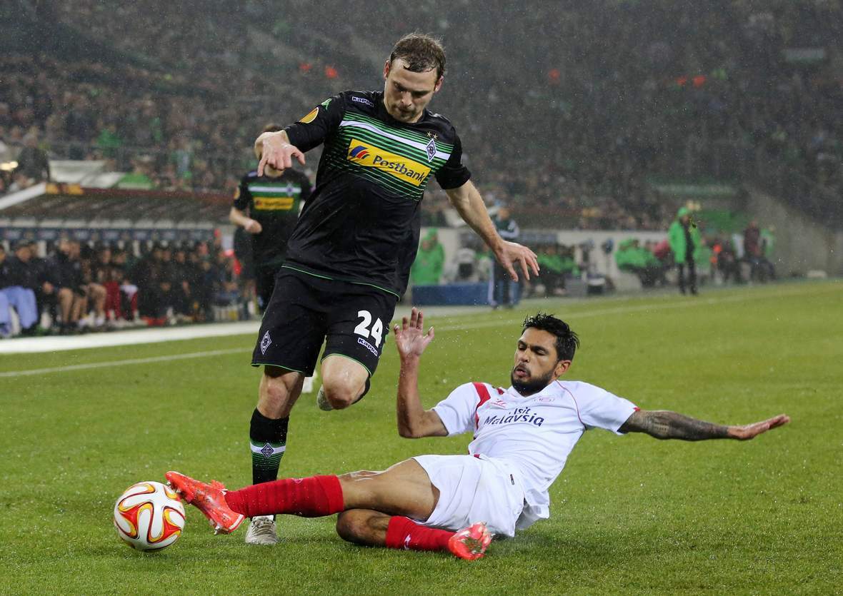 Grätscht Tremoulinas wieder Jantschke ab? Unser Tipp: Sevilla gewinnt gegen Gladbach