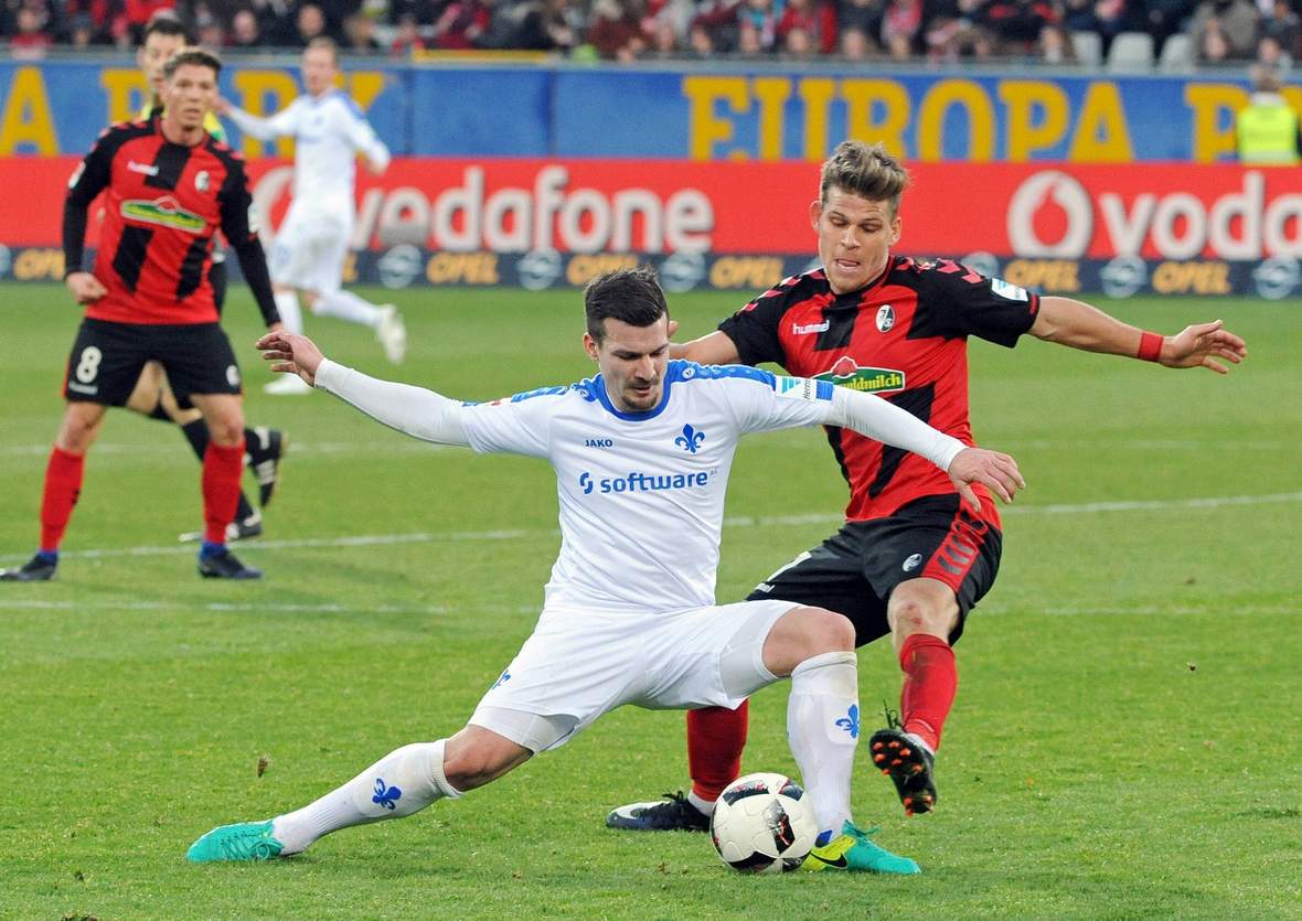 Gondorf Niederlechner Darmstadt Freiburg Bundesliga Zweikampf zwischen Jerome Gondorf und Florian Niederlechner. Jetzt auf Darmstadt gegen Freiburg wetten!