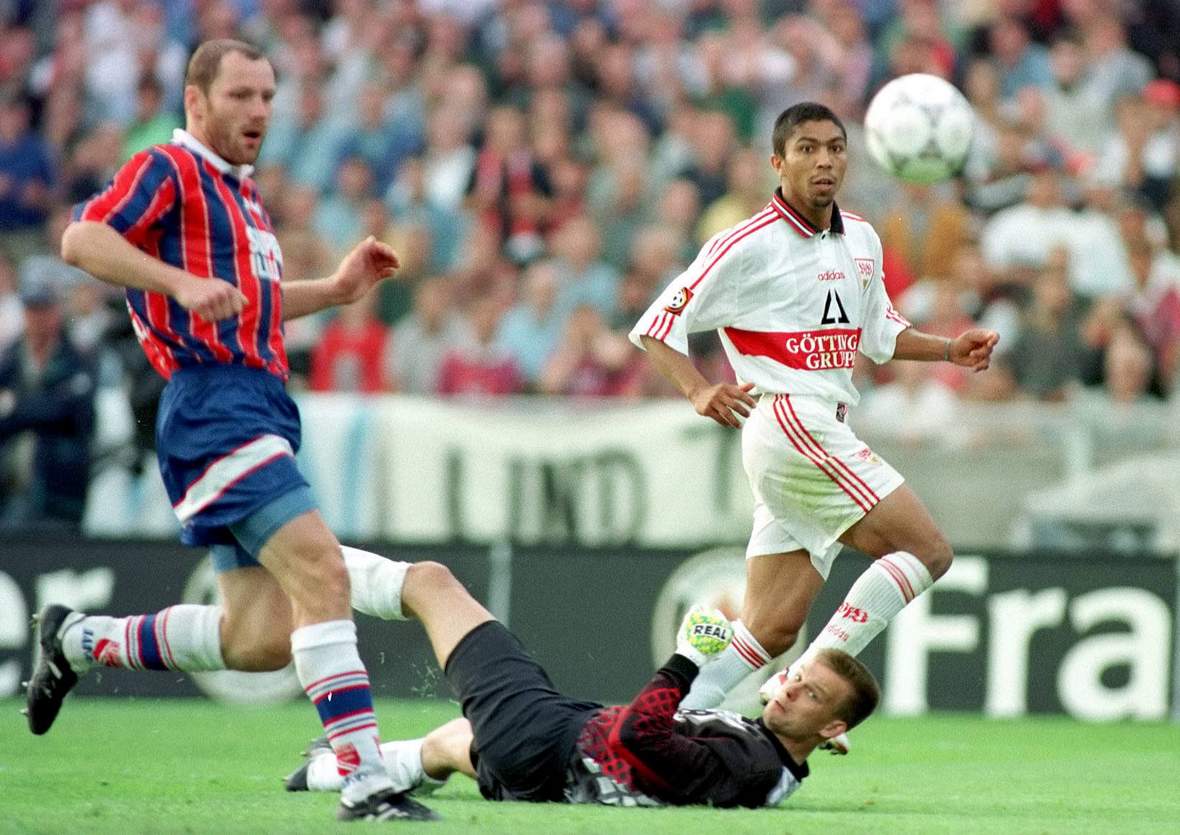 Elber Wehner Stuttgart Cottbus Pokalfinale 1997 Kay Wehner am Boden. Giovane Elber schießt Stuttgart zum Pokalsieg.