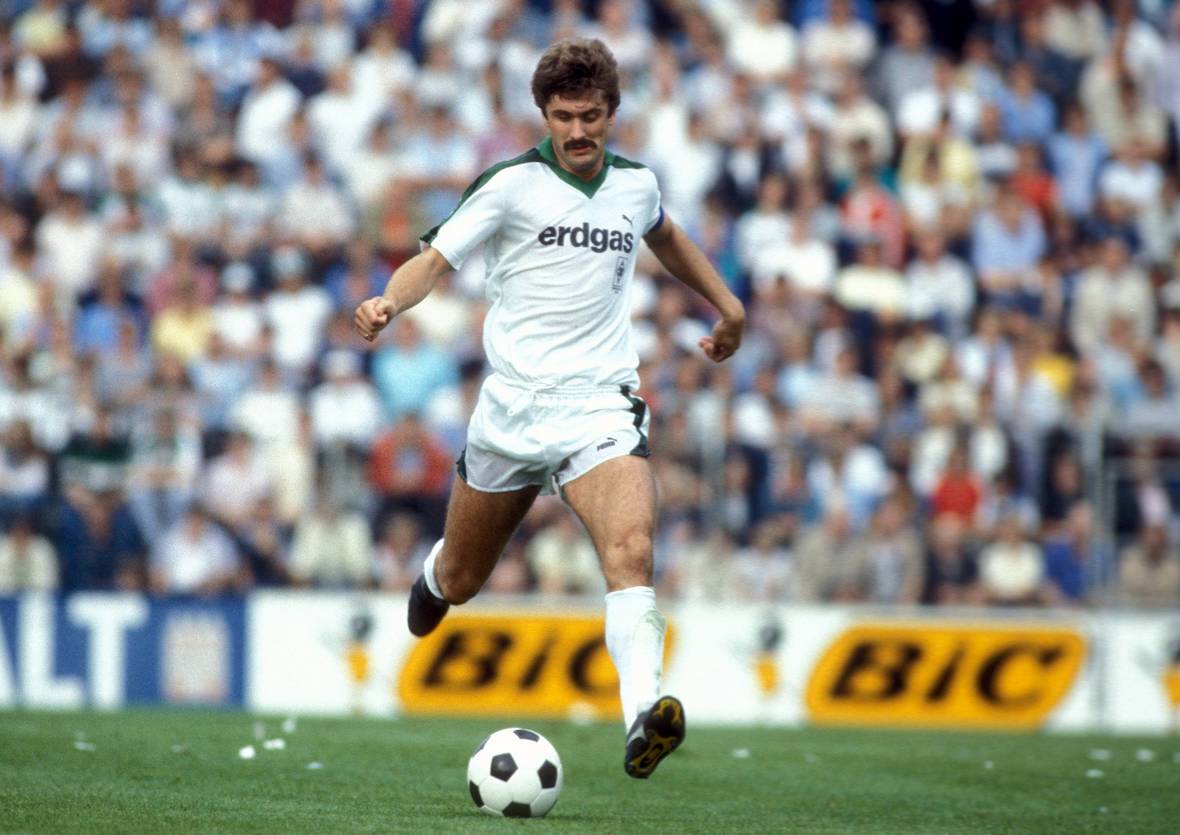 Hannes Gladbach Bundesliga Wilfried Hannes spielt insgesamt elf Jahre für die Fohlenelf.