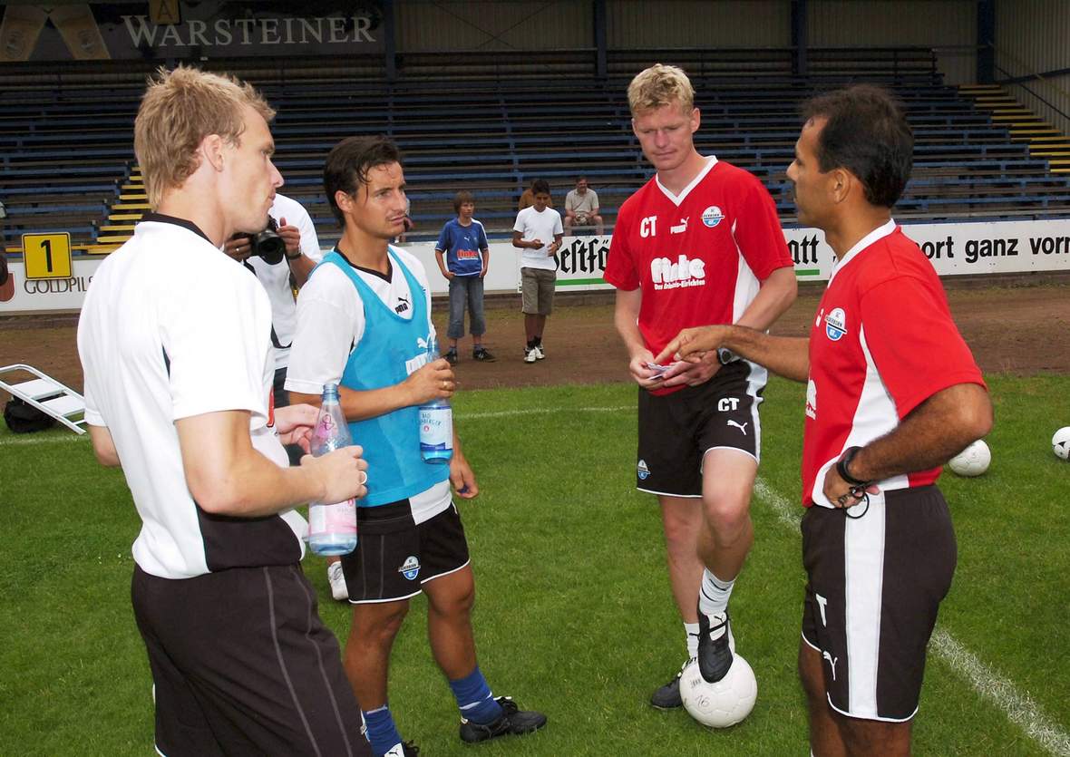 Garry de Graef, Markus Gellhaus, Jos Luhukay, Paderborn Garry de Greaf im Gespräch mit Jos Luhukay und Markus Gellhaus