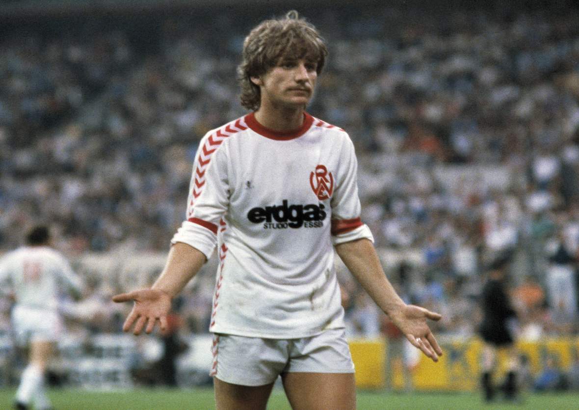 Frank Mill im RWE-Dress.