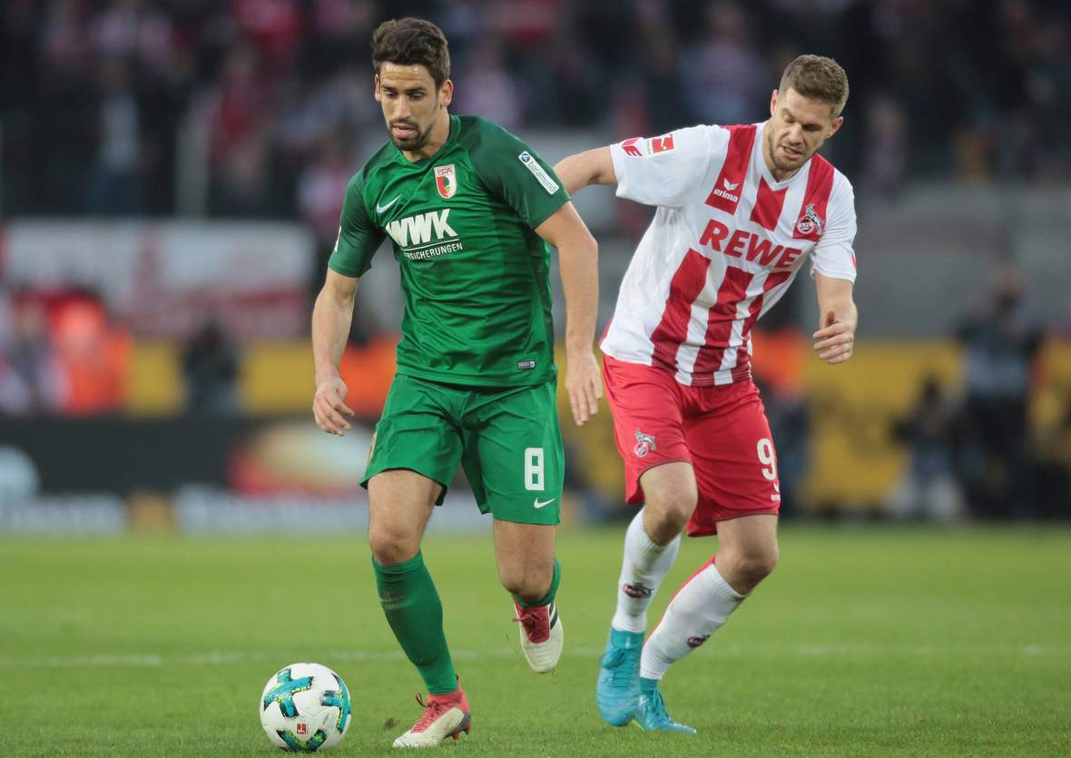 Rani Khedira, Augsburg, Simon Terodde, 1. FC Köln, Bundesliga Rani Khedira von Augsburg gegen Simon Terodde vom 1. FC Köln